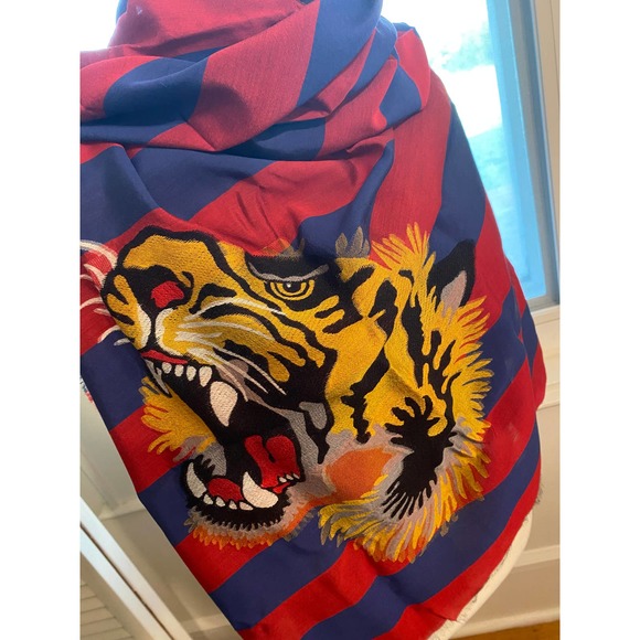 NWT Gucci Shining Tiger Head Red and Blue Stripe Scarf Wrap - Picture 2 of 9